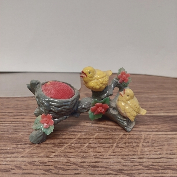 Vintage* 40s Canaries and Nest Sewing Pin Cushion - Picture 1 of 6